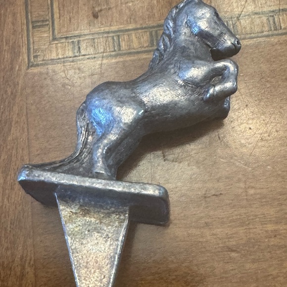 Vintage Silver Horse Metal Birthday Cake Holder - Picture 5 of 5